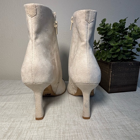 Express Cream Heeled Boots with Black Toe - Picture 4 of 7